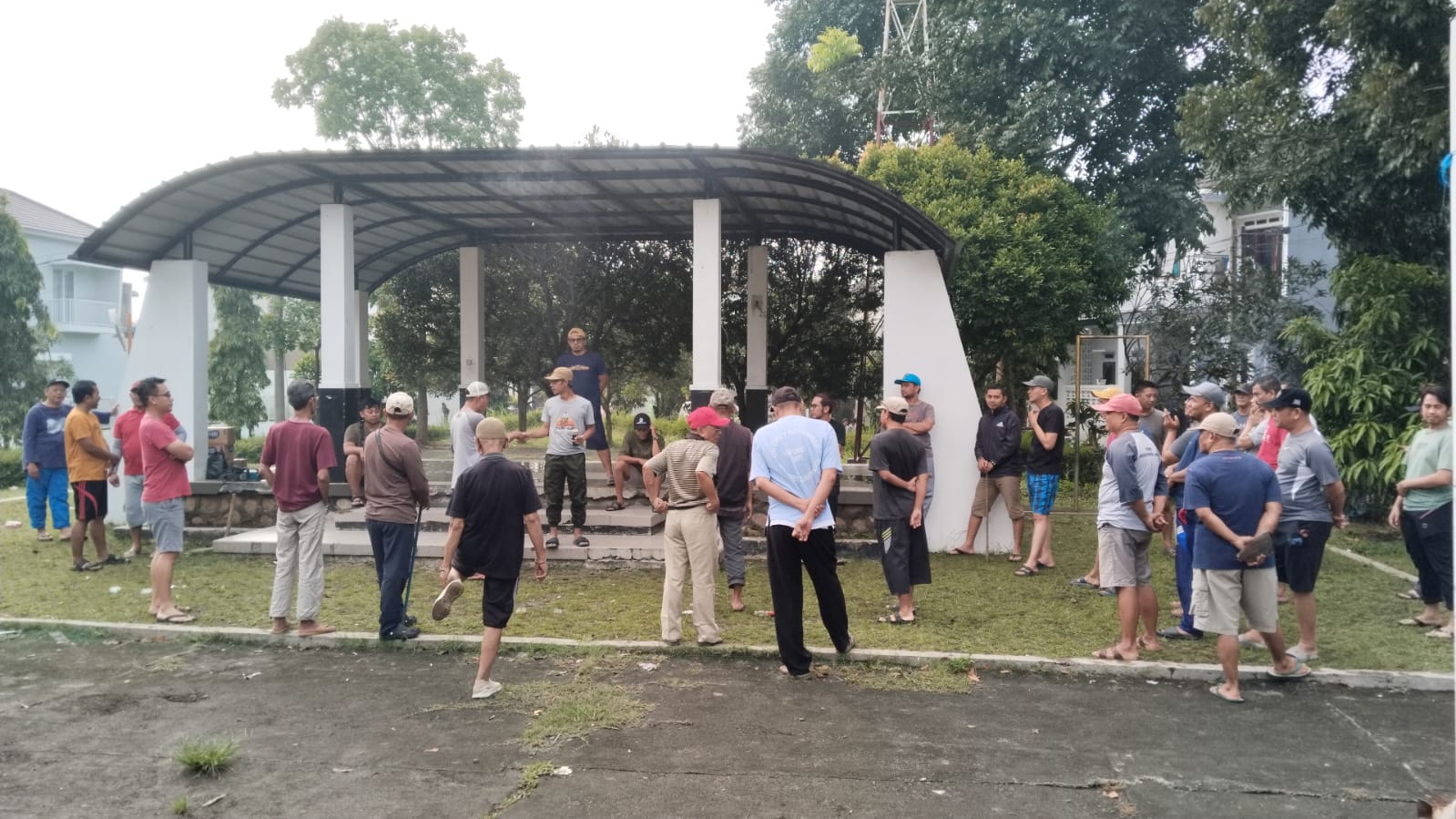 Kerja Bakti Perbaikan Jalan RW 10